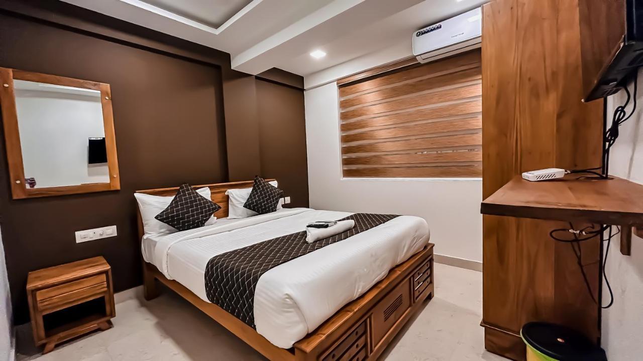Emerald Inn Kochi Екстер'єр фото