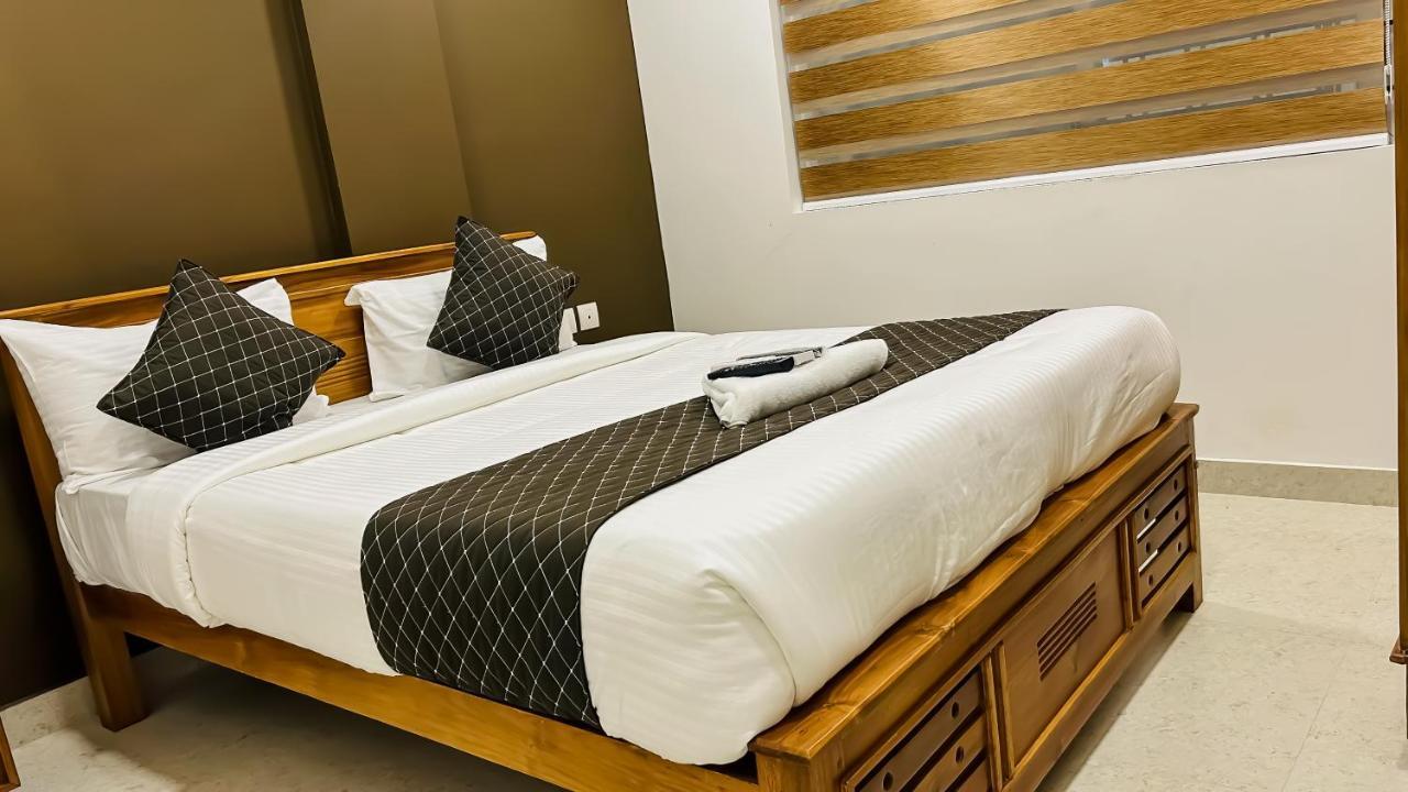 Emerald Inn Kochi Екстер'єр фото